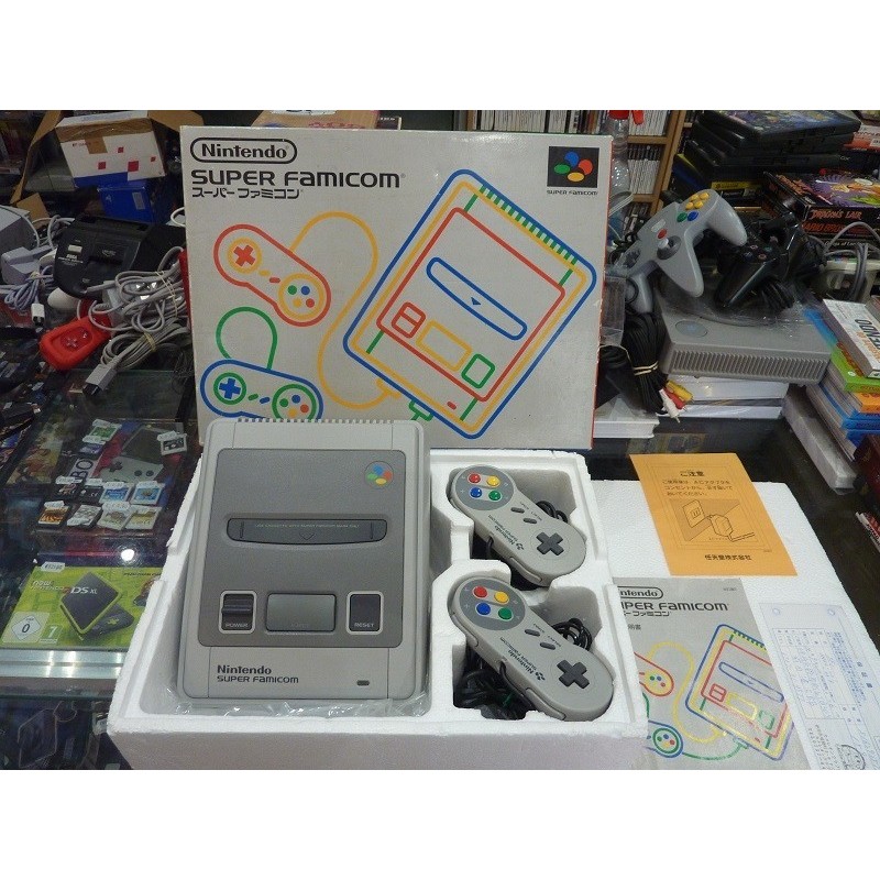 SUPER FAMICOM EN BOITE avec câbles