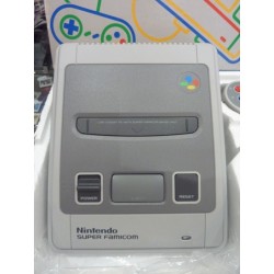 SUPER FAMICOM EN BOITE avec câbles