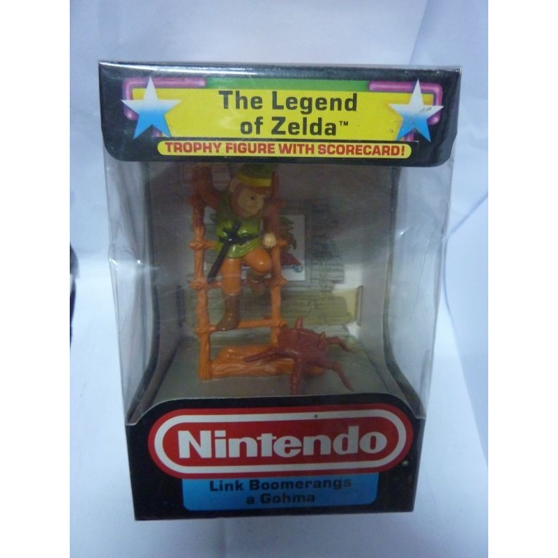 the-legend-of-zelda-trophy-figure-link-boomerangs-a-gohma