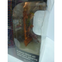the-legend-of-zelda-trophy-figure-link-boomerangs-a-gohma