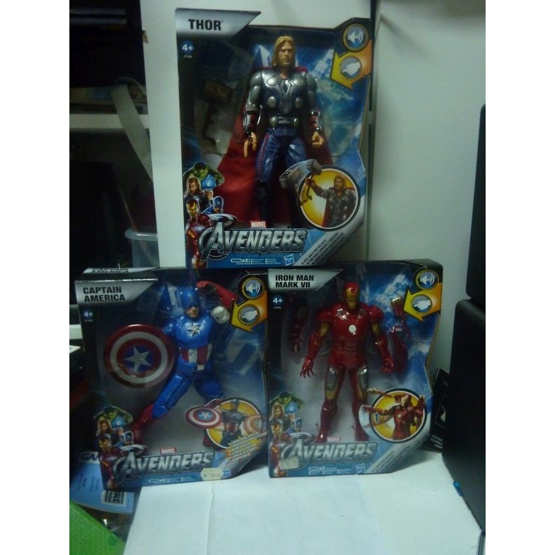 lot-de-trois-figurines-avengerscaptain-americairon-manthor-neuf