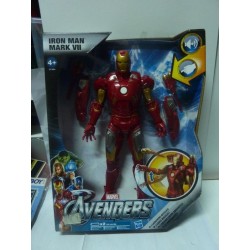 lot-de-trois-figurines-avengerscaptain-americairon-manthor-neuf