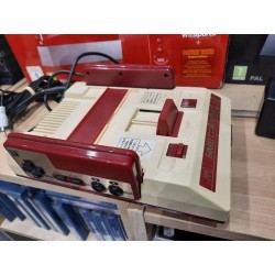 console famicom-modifiee-av-jaunie