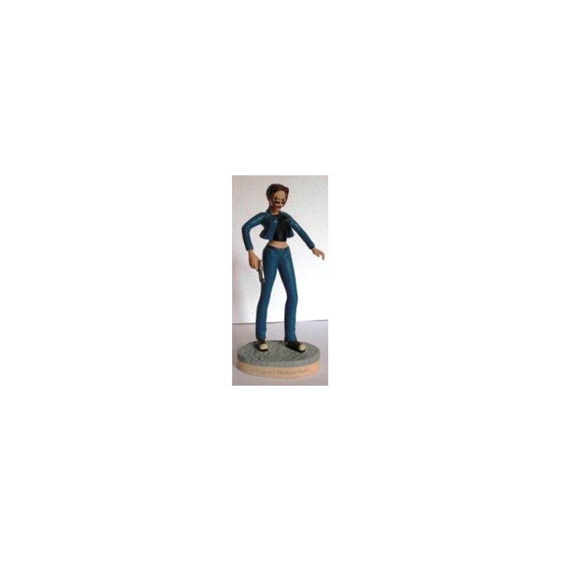 FIGURINE LARA CROFT l'ange des ténèbres. paris