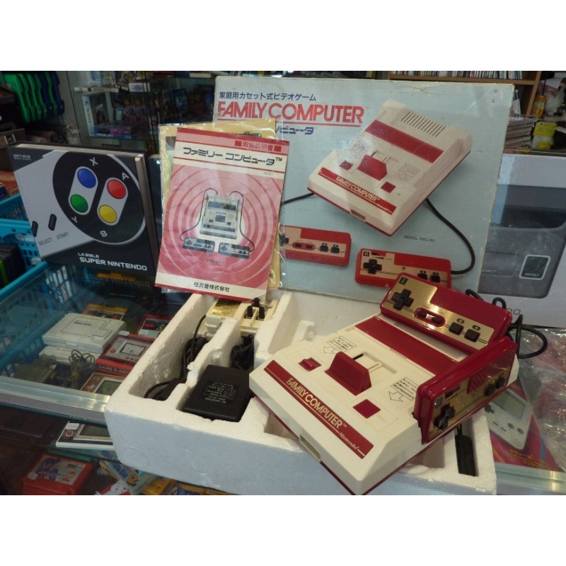 FAMICOM 1ère édition Boutons Carrés (excellent état)